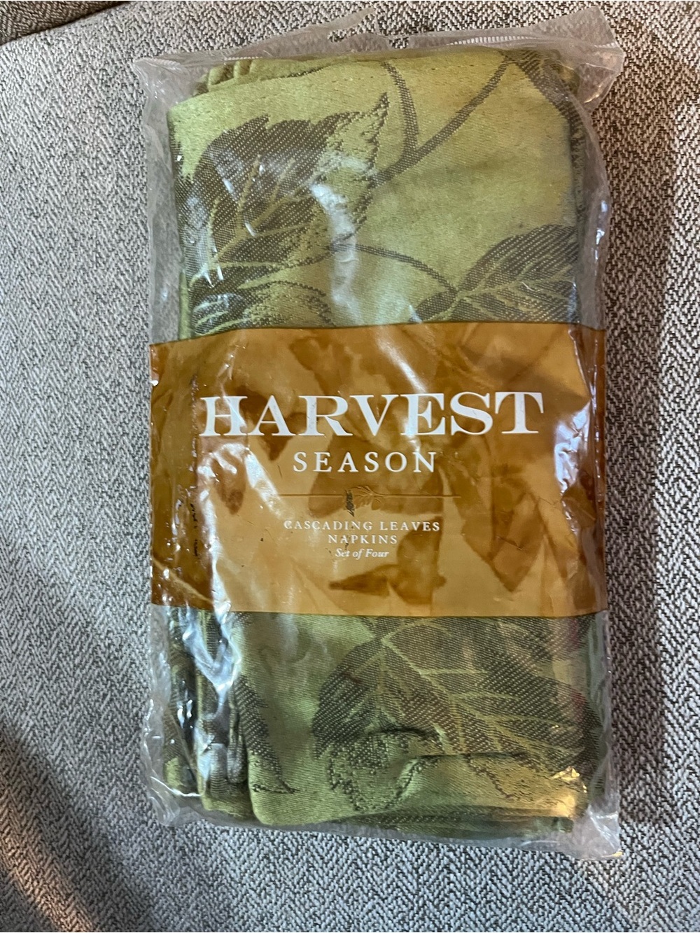 NWT Green damask 4 napkins set Cascading Leaf pattern (1) Package of 4 Cloth Nap